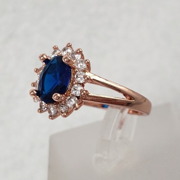 HOST PICK!!! 💙 18k Rose Gold Sapphire Ring - Picture 3 of 8